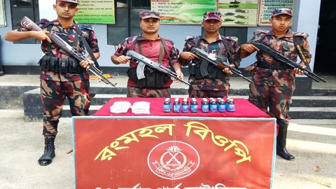 গাংনী সীমান্তে বিজিবির অভিযানে মাদক উদ্ধার
