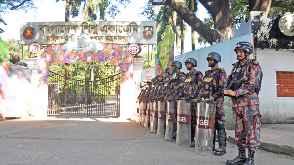 শেখ হাসিনার রায় ঘিরে দেশজুড়ে সর্বোচ্চ সতর্কাবস্থায় আইনশৃঙ্খলা বাহিনী