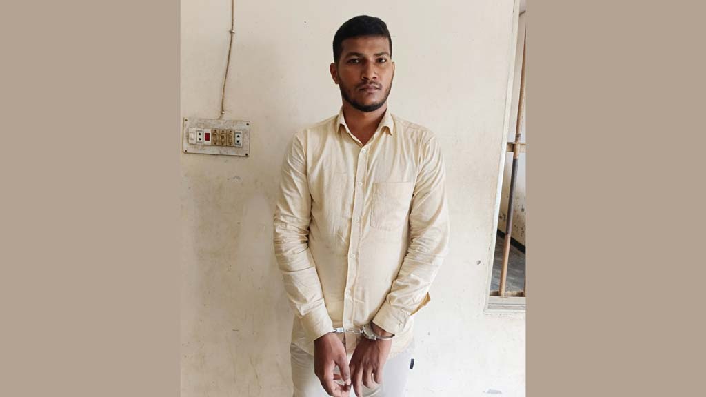 কলেজছাত্রীকে ধর্ষণ ও অশ্লীল ভিডিও ছড়িয়ে দেওয়ায় বিজিবি সদস্য গ্রেপ্তার