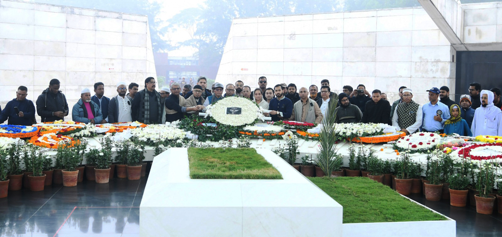 খালেদা জিয়ার কবরে বিজিএমইএর শ্রদ্ধা