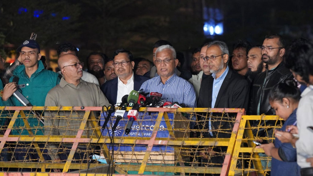 খালেদা জিয়াকে এখানে রেখে দেশি-বিদেশি বিশেষজ্ঞ দিয়ে সর্বোত্তম চিকিৎসা চলছে: জাহিদ হোসেন