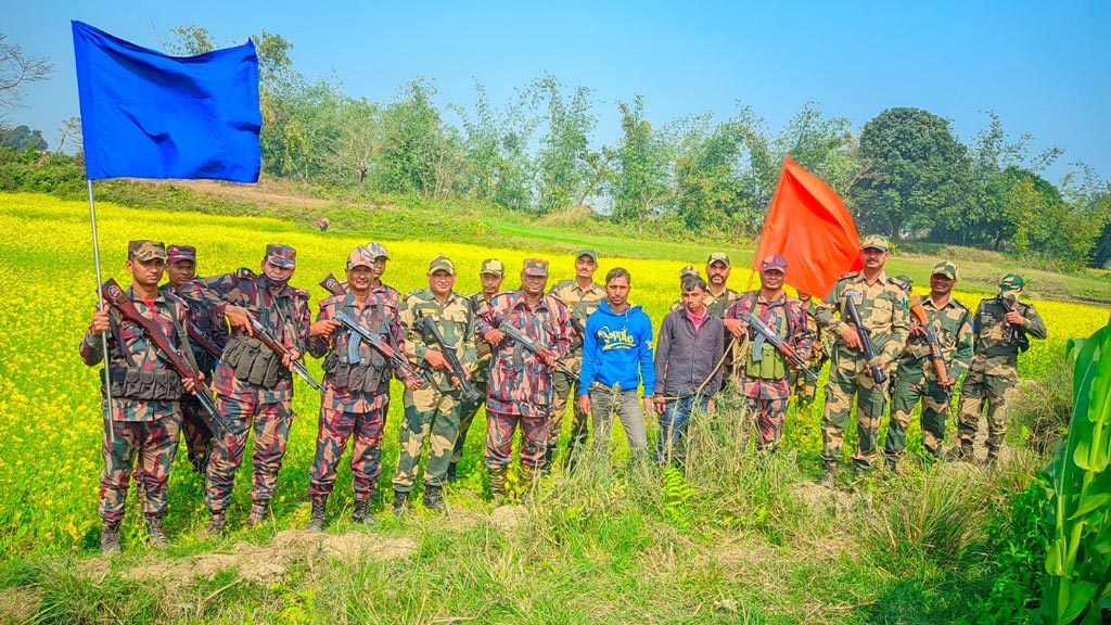 আটক ২ বাংলাদেশিকে ফেরত দিয়েছে বিএসএফ