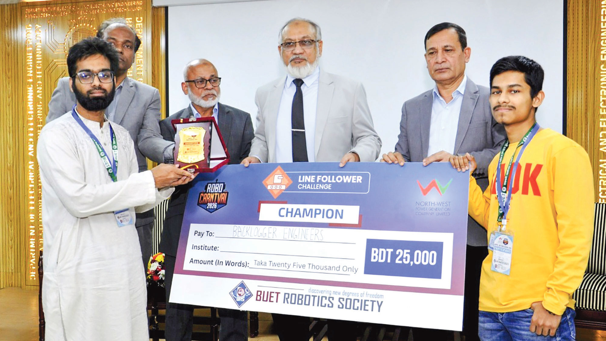 রোবো কার্নিভ্যালে জয়ী তিন তরুণ