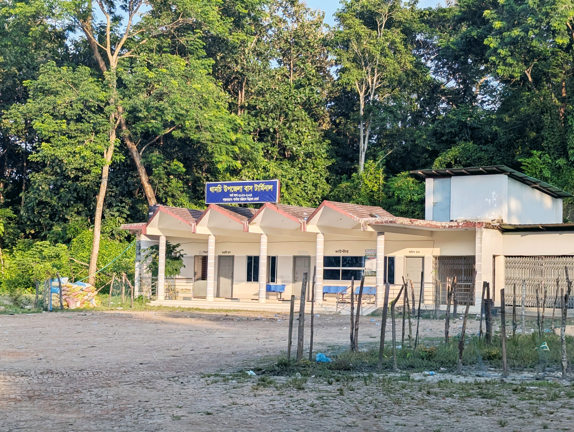 বান্দরবান–থানচি সড়কে যাত্রীবাহী বাস চলাচল বন্ধ