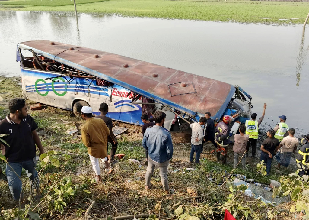 কুমিল্লায় বাস-অটোরিকশার সংঘর্ষে নিহত ২
