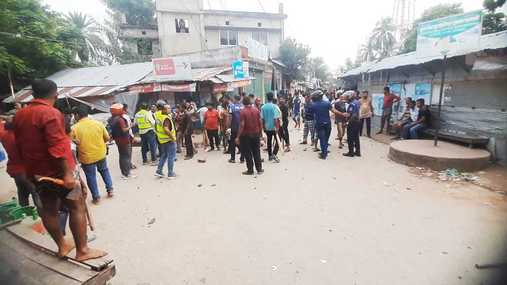 বাগেরহাটে বিএনপির ২ পক্ষের দফায় দফায় সংঘর্ষ, আহত ৫০
