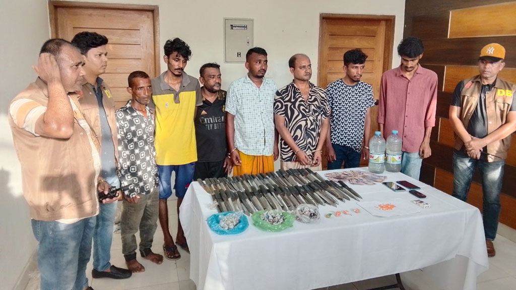 বাগেরহাটে মাদক ও জাল টাকাসহ গ্রেপ্তার ১১
