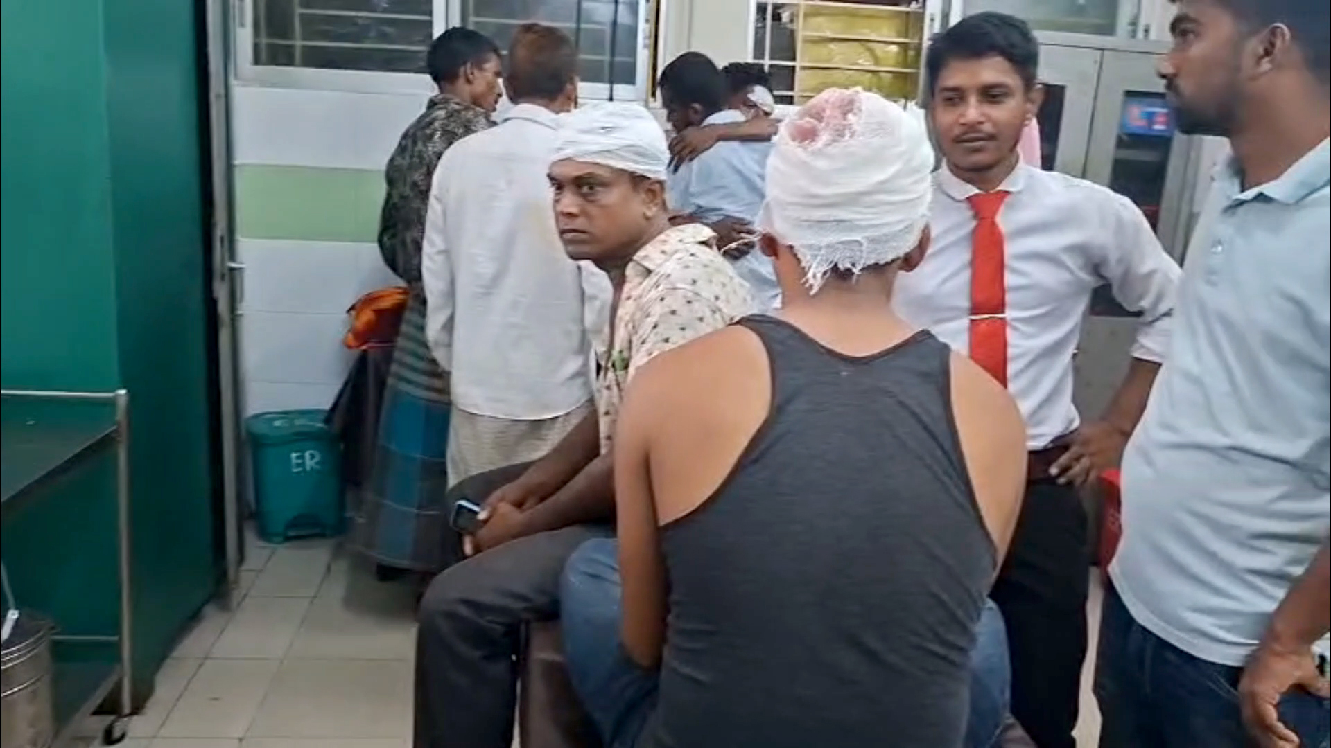 বাগেরহাটে আদালত ভবনের ছাদ ধসে আহত ৫