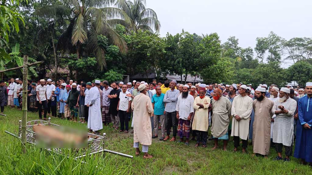 বাগেরহাটে নিহত একই পরিবারের ৩ জনের দাফন সম্পন্ন, অজ্ঞাতনামাদের আসামি করে মামলা
