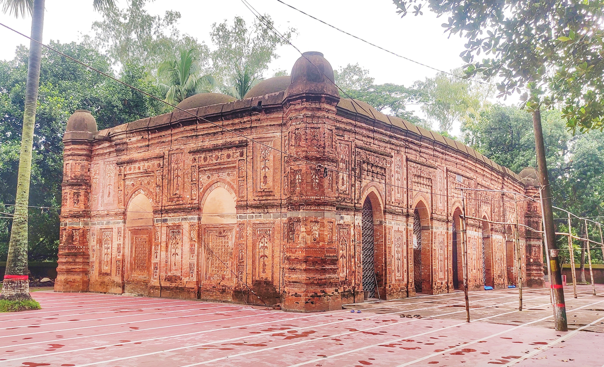 ছুটিতে আবিষ্কার করুন নিজের জেলা