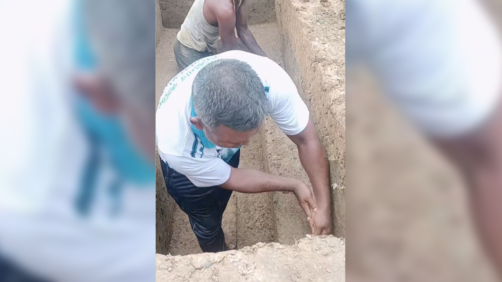 মানুষের শেষ ঠিকানার নীরব কারিগর আব্দুল হাই