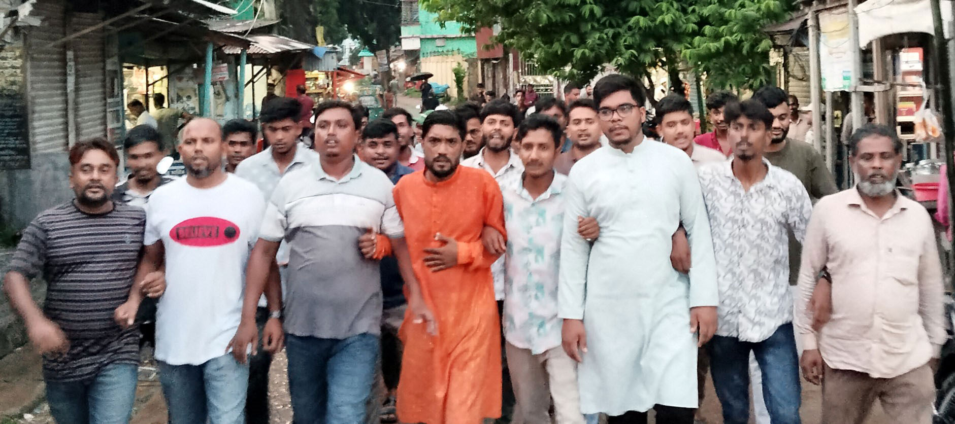 ধুনটে ফ্যামিলি কার্ড শুমারি পরীক্ষার ফল প্রত্যাখ্যান করে ছাত্রদলের বিক্ষোভ