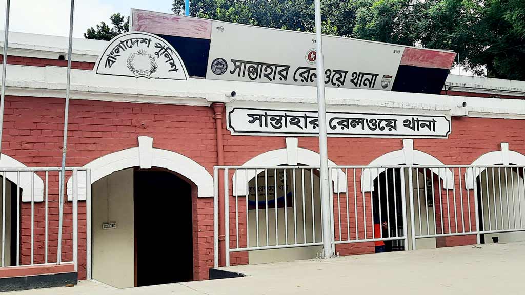 চলন্ত ট্রেনে নারীকে ধর্ষণ: ৪ পুলিশ সদস্য প্রত্যাহার