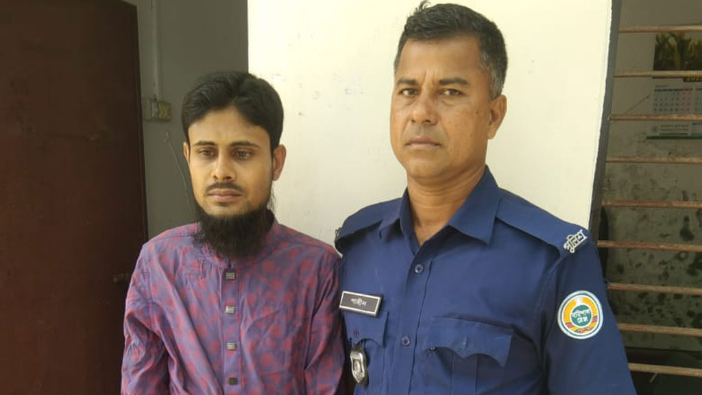 বরগুনায় ২০০টি ইয়াবাসহ কক্সবাজারের বাসিন্দা আটক