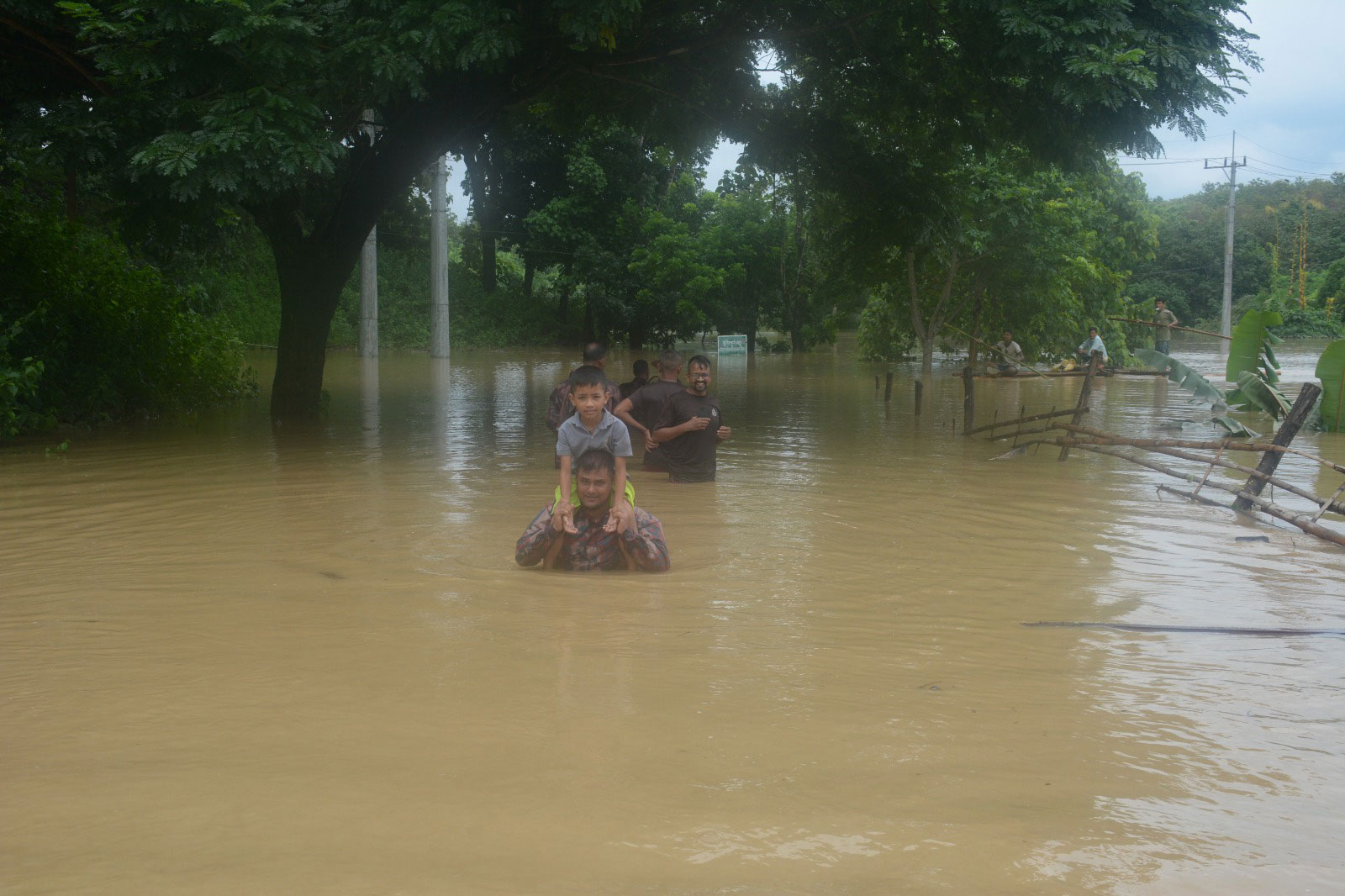 বান্দরবানে বন্যার্ত ১২২ পরিবারকে উদ্ধার করেছে বিজিবি