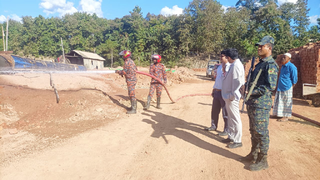 থানচিতে অবৈধ ইটভাটা উচ্ছেদ, ২ লাখ টাকা জরিমানা