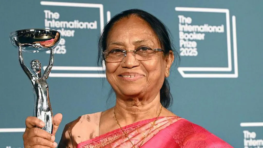 মুসলিম নারীদের জীবনসংগ্রামের গল্প লিখে ইতিহাস গড়লেন বানু মুশতাক