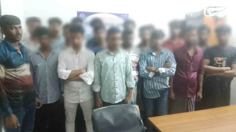 পাথরঘাটায় অনলাইন জুয়ার সঙ্গে সম্পৃক্ততার সন্দেহে আটক ১৯