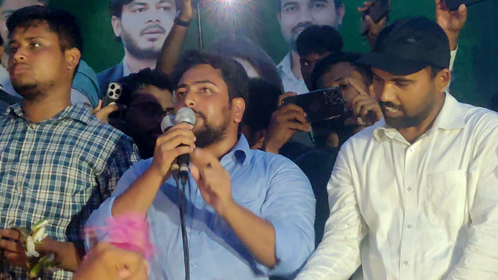 চাঁদাবাজি ও দুর্নীতি বাংলাদেশ রাষ্ট্রে আবারও চেপে বসেছে: নাহিদ ইসলাম