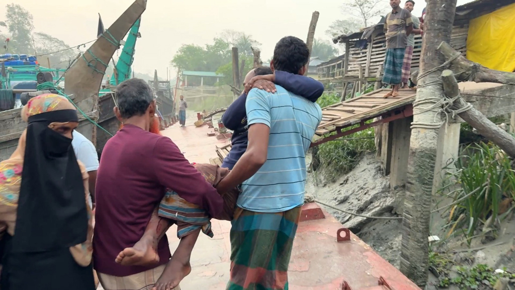 বঙ্গোপসাগরে জেলেদের দুই পক্ষের সংঘর্ষ, নিখোঁজ ২