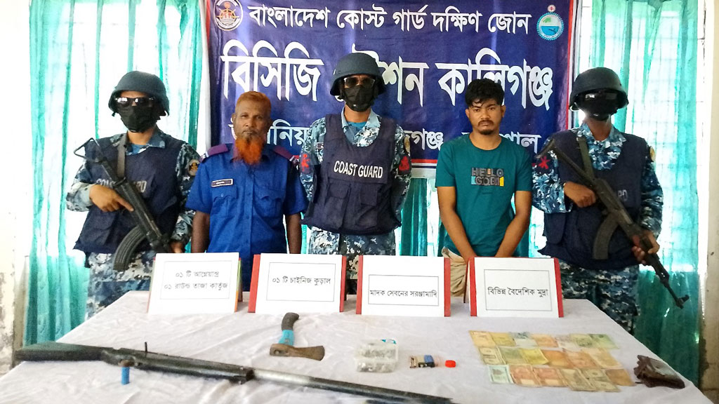 মেহেন্দীগঞ্জে অস্ত্র, গুলিসহ যুবক গ্রেপ্তার
