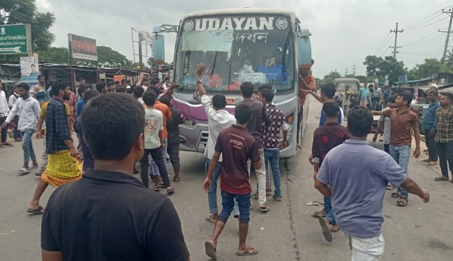 ব‌রিশা‌ল থেকে আবারও সব রু‌টে বাস চলাচল বন্ধ