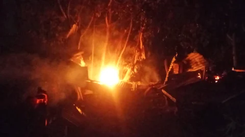 যুবদল কর্মী হত্যা: উজিরপুরে দুই আসামির বাড়িতে দুর্বৃত্তের আগুন