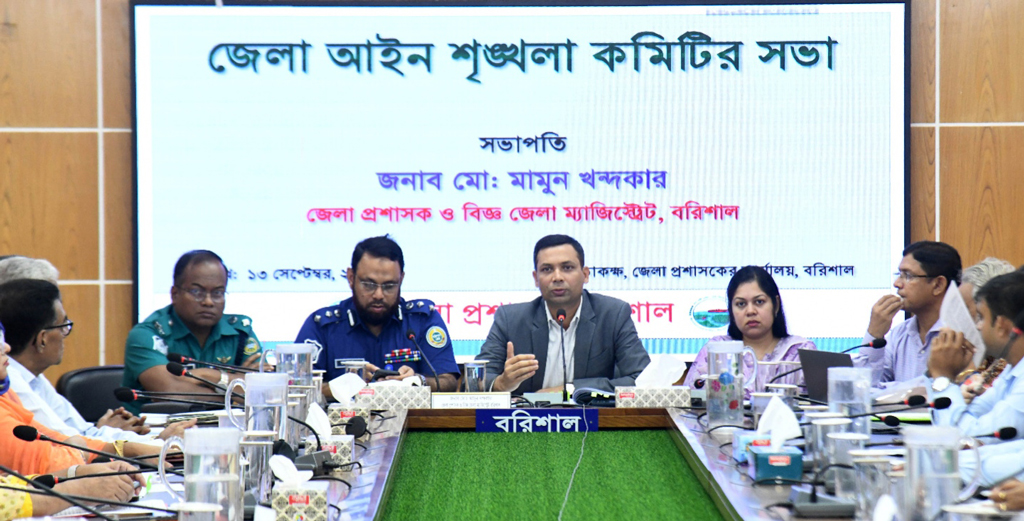পলিথিনের ব্যবহার কমাতে সচেতনতা বাড়াতে হবে: বরিশালে ডিসি