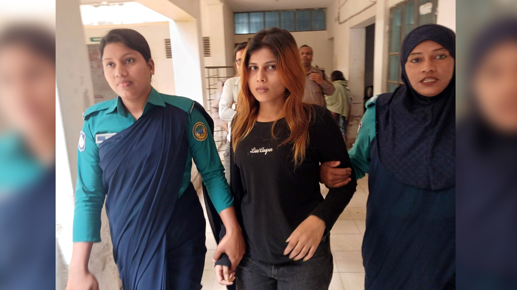 বরিশালে হানিট্রাপ ও চাঁদাবাজির অভিযোগে নারীসহ গ্রেপ্তার ২