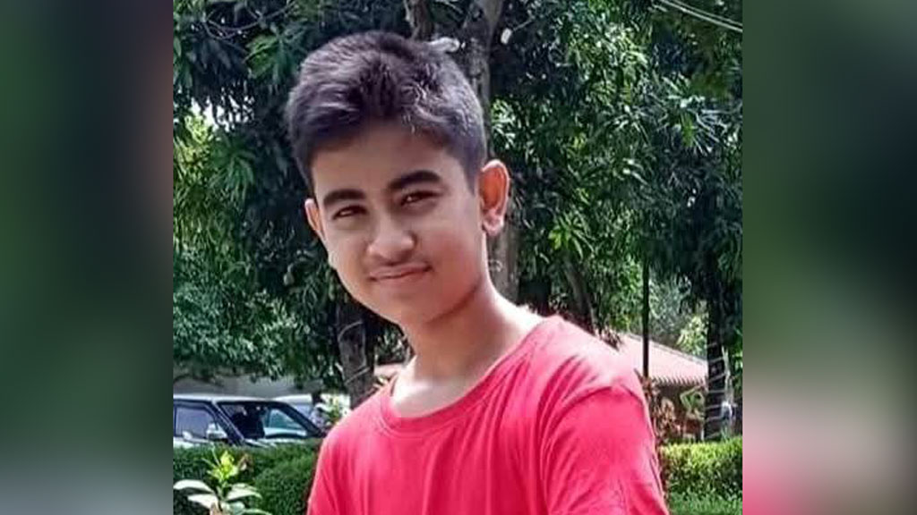 মাইলস্টোনে বিমান বিধ্বস্ত: নানাবাড়িতে সামিউলের জানাজায় মানুষের ঢল