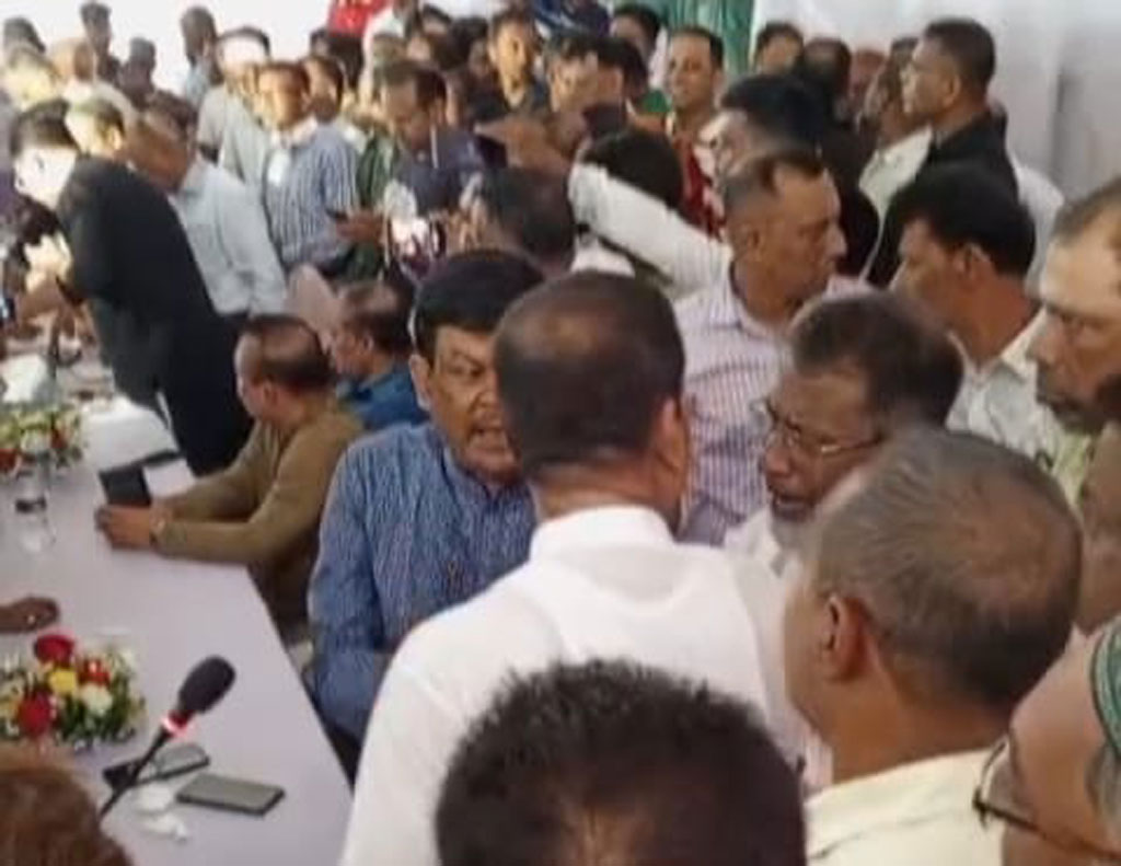 বিএনপির কেন্দ্রীয় ২ নেতার মধ্যে বাগ্‌বিতণ্ডা