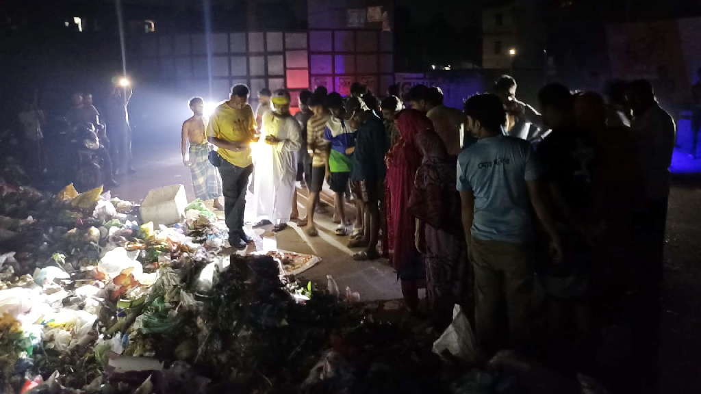 ময়লার স্তূপে পড়ে ছিল দুটি নবজাতকের মরদেহ
