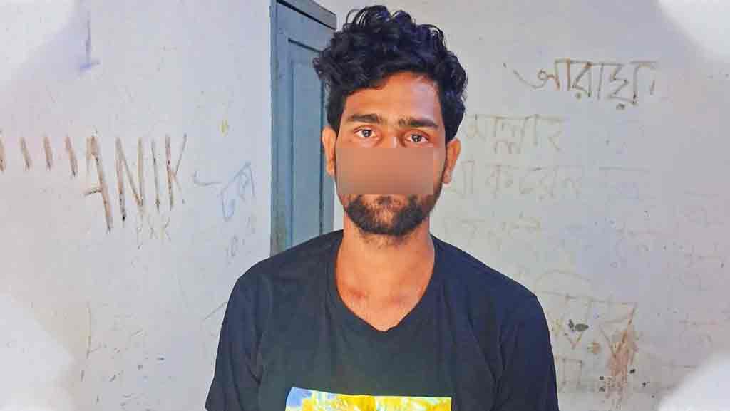 গোপন সংবাদের ভিত্তিতে ভোর ৪টায় অভিযান, ১ লিটার দেশীয় মদসহ তরুণ গ্রেপ্তার