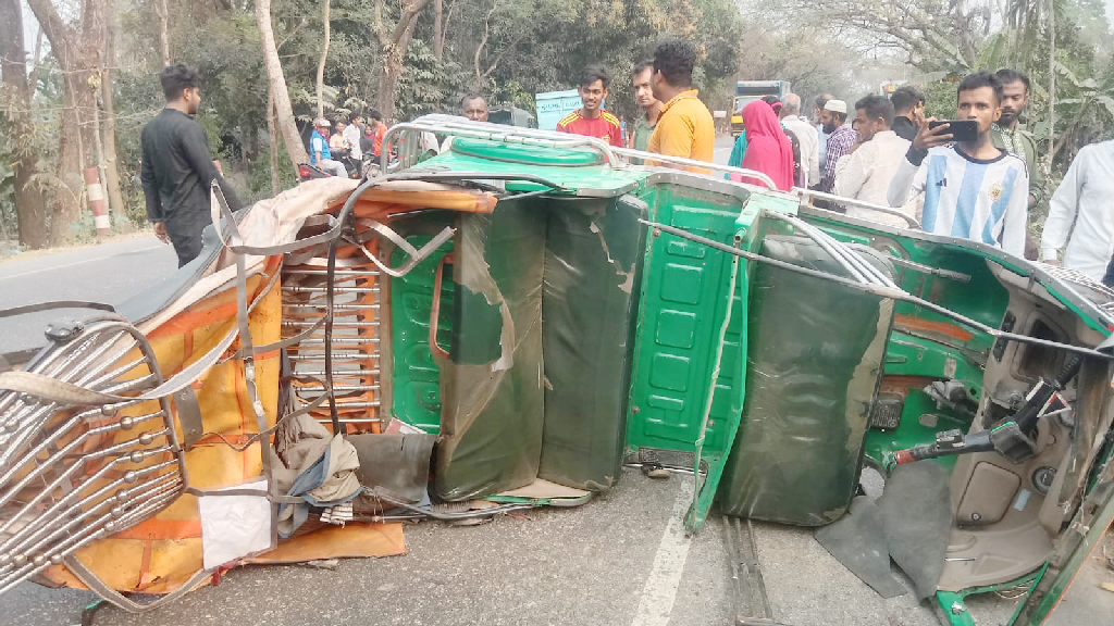 বরিশালে পিকআপ ও অটোরিকশার সংঘর্ষ, নিহত ২