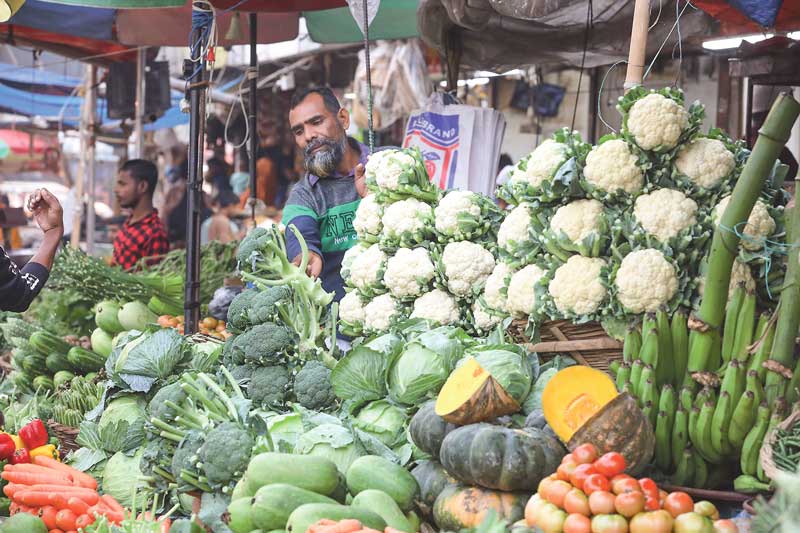 ব্যয় বাড়ছে, আয় কমছে