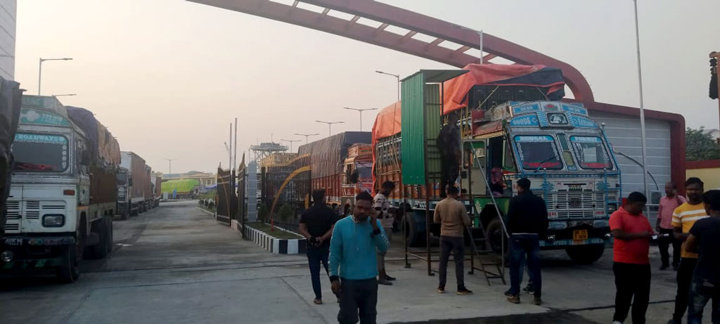 বেনাপোল বন্দর দিয়ে ভারতে মাছ রপ্তানি স্বাভাবিক