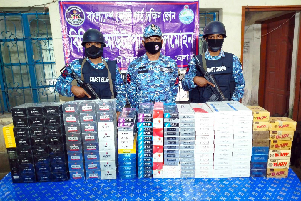 ভোলায় বিপুল পরিমাণ বিদেশি সিগারেট ও রোলিং পেপার জব্দ
