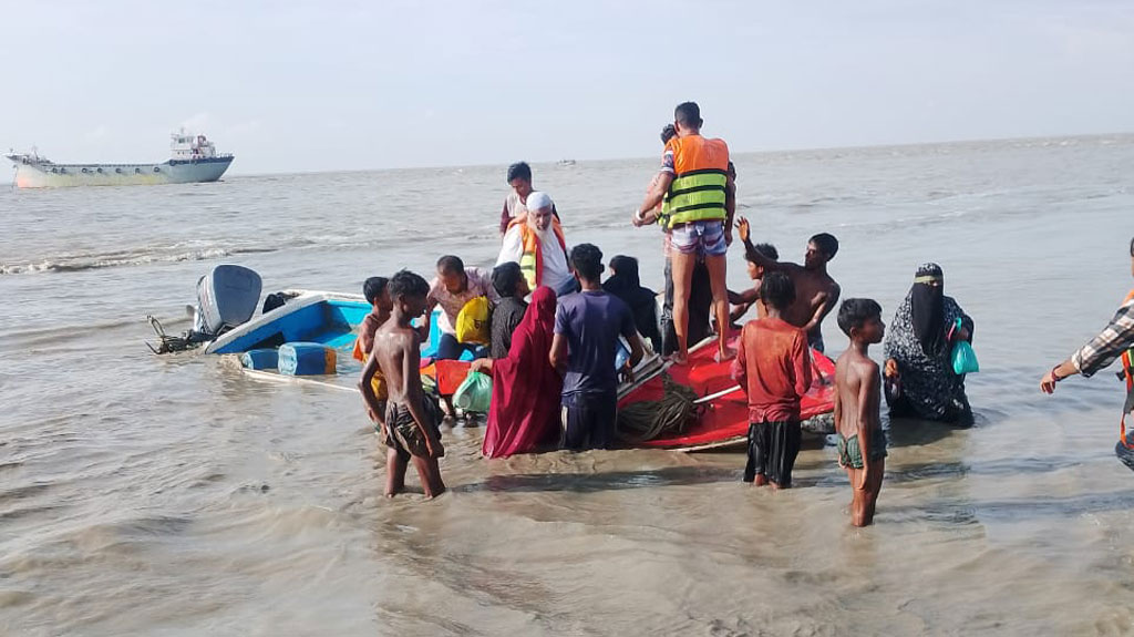 হাতিয়ায় যাত্রীবাহী স্পিডবোটডুবি