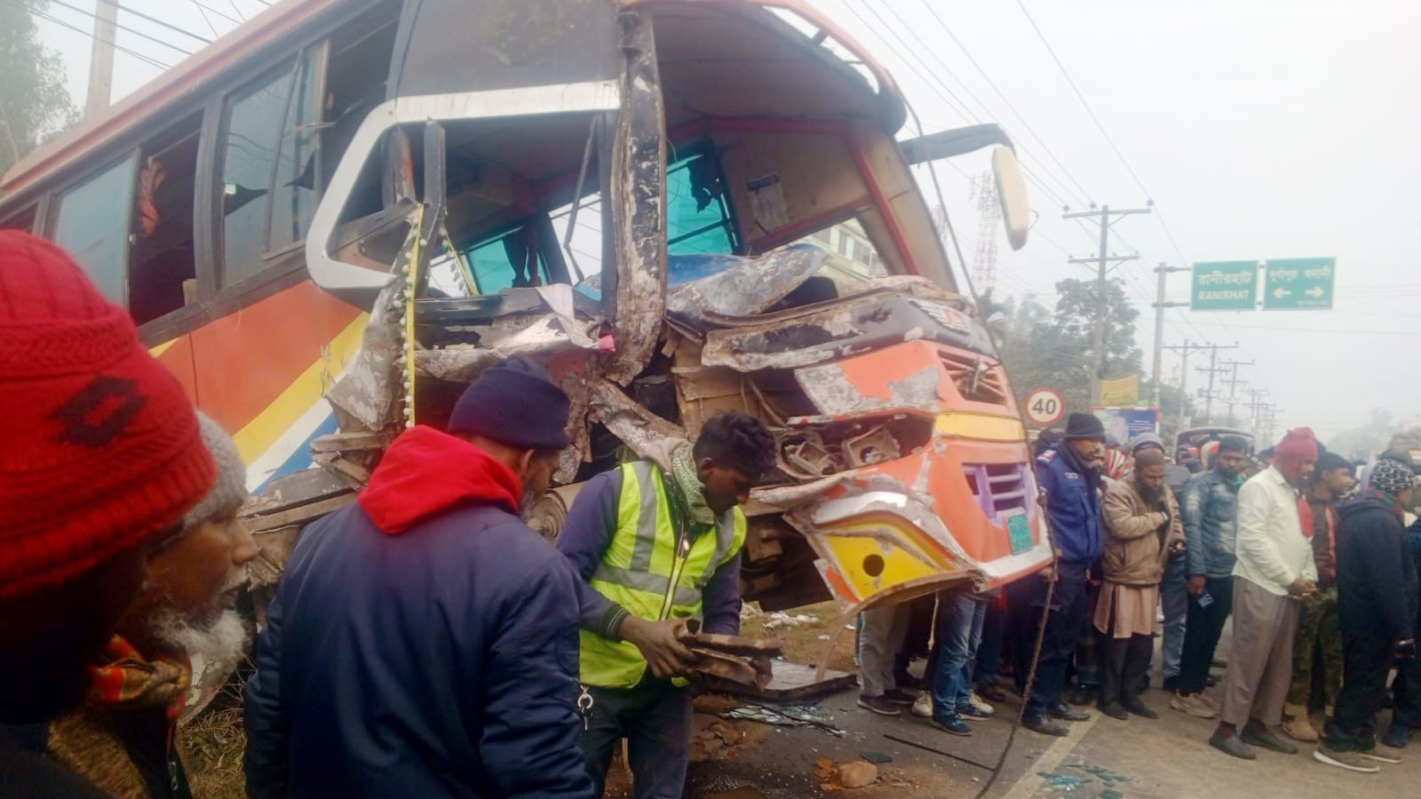 বগুড়ায় বাস-ট্রাক মুখোমুখি সংঘর্ষ, ট্রাকচালকের অবস্থা আশঙ্কাজনক