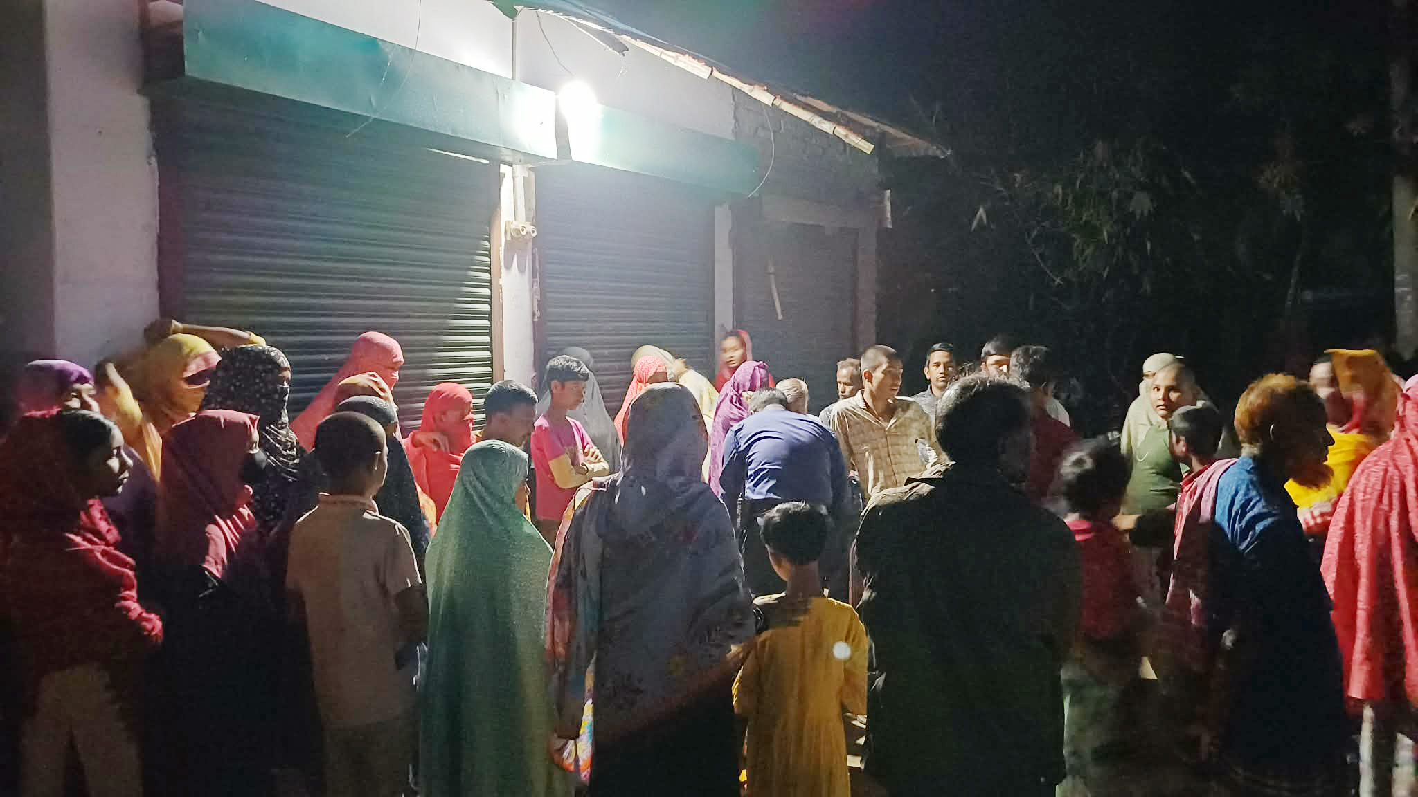 শাজাহানপুরে কলেজছাত্রীর ঝুলন্ত মরদেহ উদ্ধার