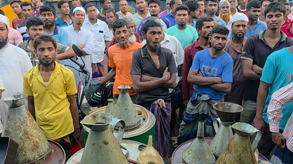 বগুড়ায় ২ হাজার ৫০০ লিটার ডিজেল জব্দ