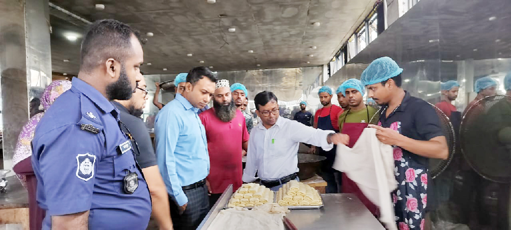 ভেজাল দ্রব্য ব্যবহার, শেরপুরে রেস্টুরেন্টকে দেড় লাখ টাকা জরিমানা