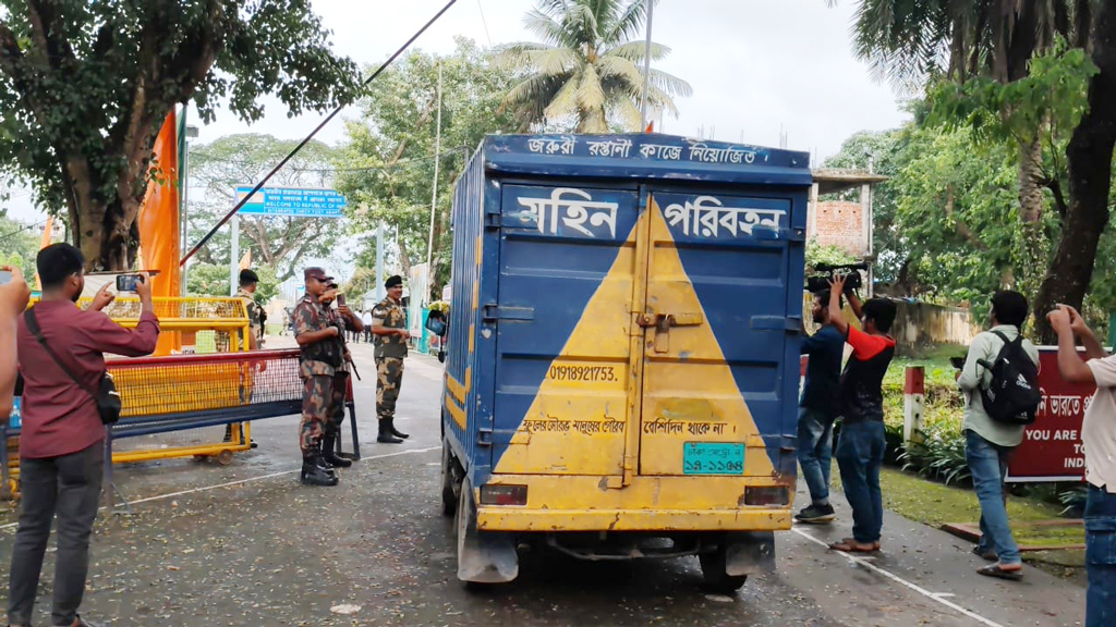 ত্রিপুরা রাজ্য সরকারের জন্য প্রধান উপদেষ্টার ৩০০ কেজি হাঁড়িভাঙা আম উপহার