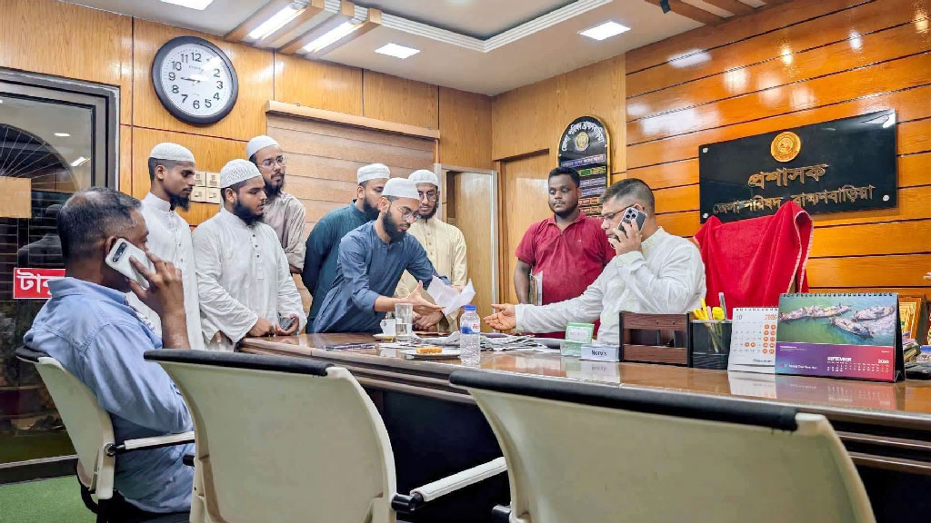 কওমি ছাত্ররা ব্রাহ্মণবাড়িয়া সরকারি কলেজে নবীনবরণে ‘গানবাজনা ও নাচানাচি’ চান না