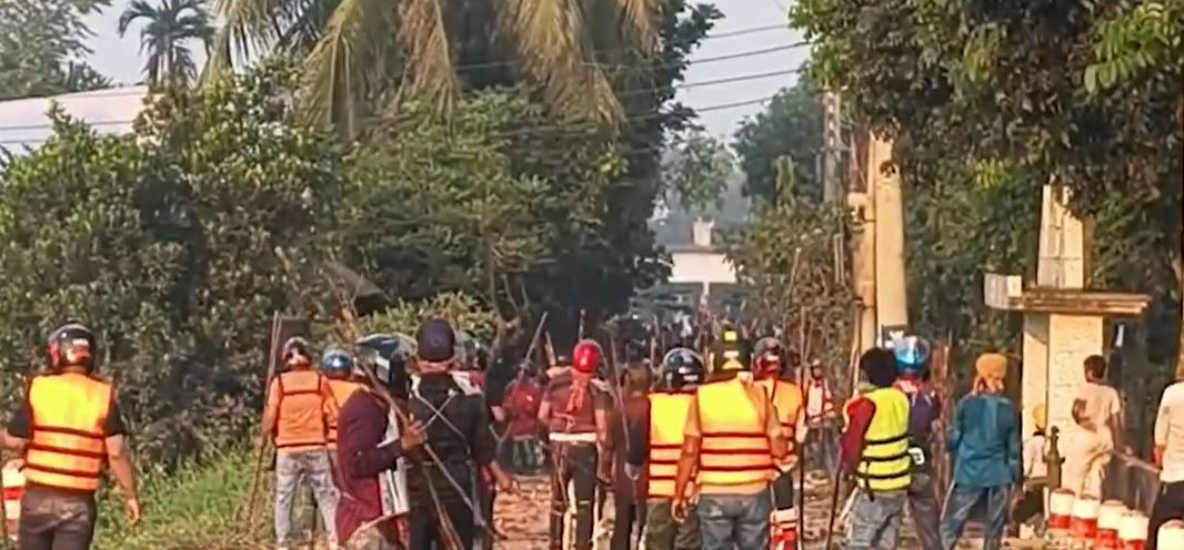 ব্রাহ্মণবাড়িয়ায় হেলমেট, জ্যাকেট ও ক্রিকেটের প্যাড পরে সংঘর্ষ, নিহত ১