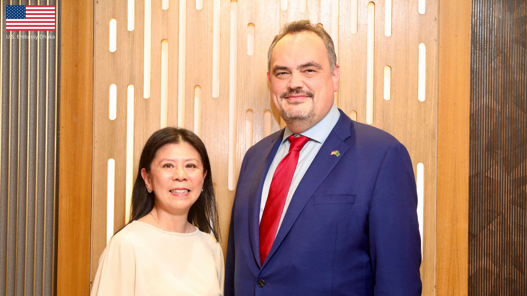 সস্ত্রীক ঢাকায় পৌঁছালেন নতুন মার্কিন রাষ্ট্রদূত ব্রেন্ট ক্রিস্টেনসেন