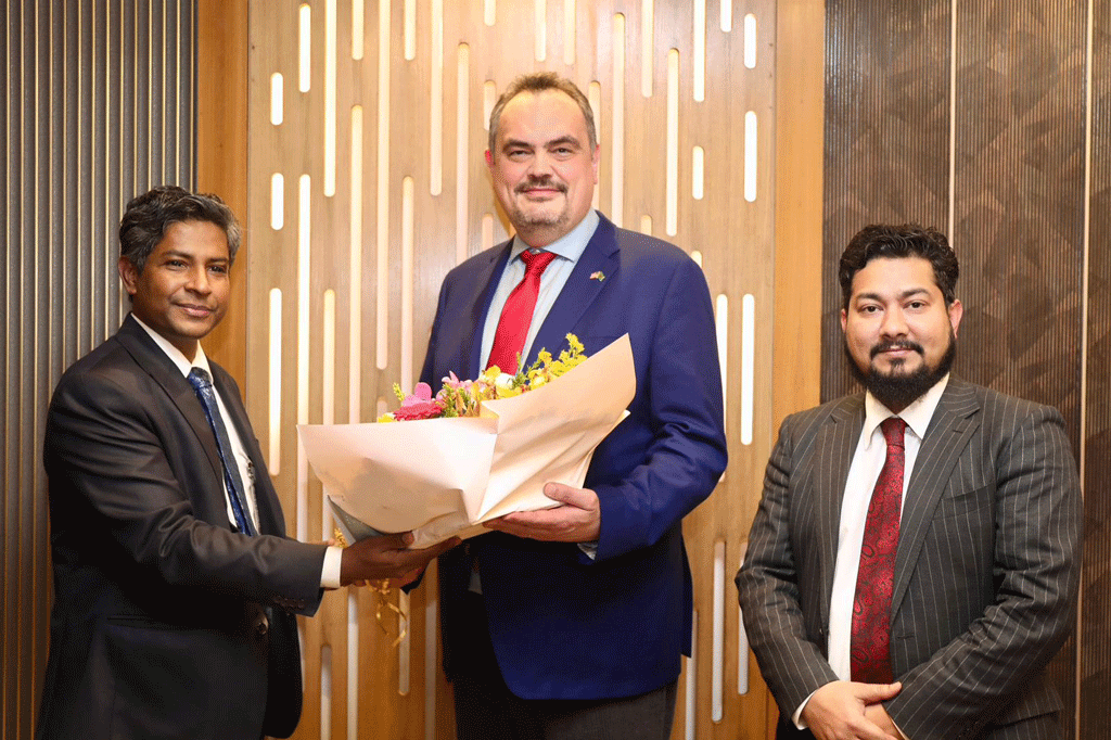 এ দেশে আমাদের বহু সুখস্মৃতি, ফিরে আসতে পেরে দারুণ আনন্দিত: নতুন মার্কিন রাষ্ট্রদূত