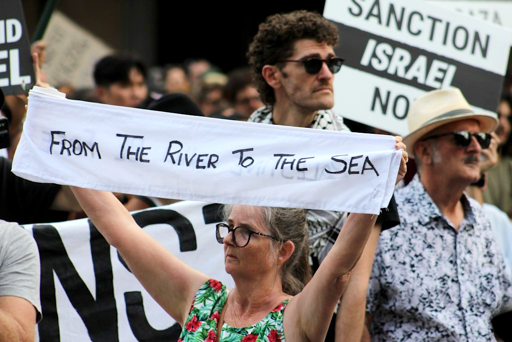 অস্ট্রেলিয়ায় নিষিদ্ধ হতে পারে ফিলিস্তিনপন্থী ‘ফ্রম দ্য রিভার টু দ্য সি’ স্লোগান