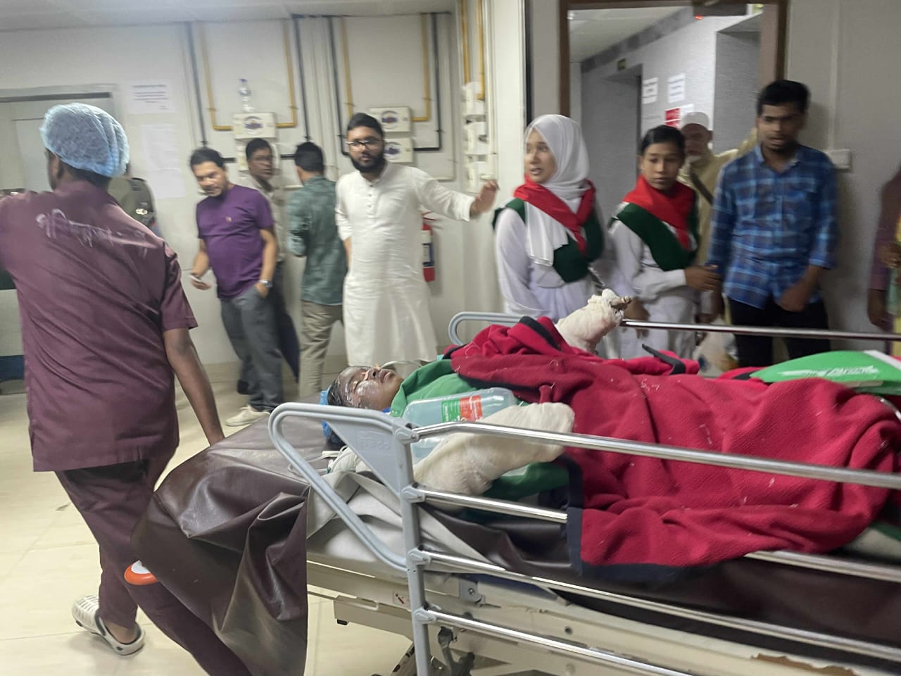 উত্তরায় বিমান বিধ্বস্ত: পাইলটসহ নিহত ২২, আহত দেড় শতাধিক, মঙ্গলবার রাষ্ট্রীয় শোক