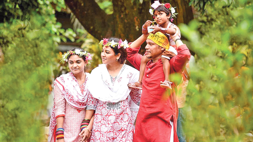 উৎসবে প্রশংসিত দুই সিনেমা আজ থেকে দেশের হলে